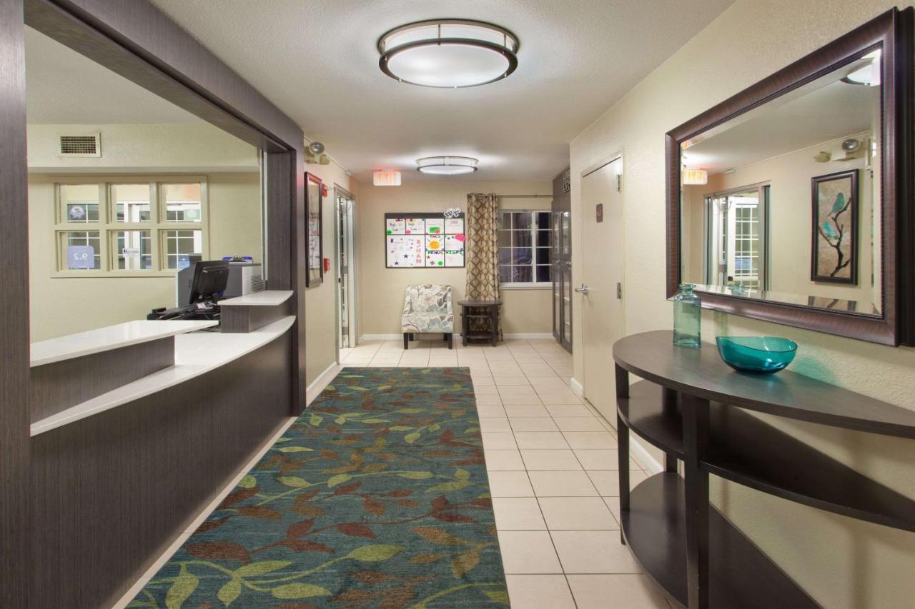 Sonesta Simply Suites Cleveland North Olmsted Airport Exteriér fotografie