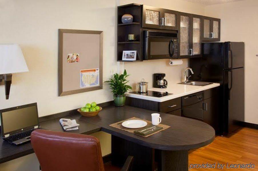 Sonesta Simply Suites Cleveland North Olmsted Airport Exteriér fotografie